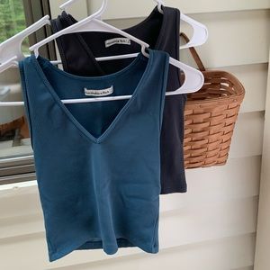 Gilly Hicks V-neck ribbed tank set